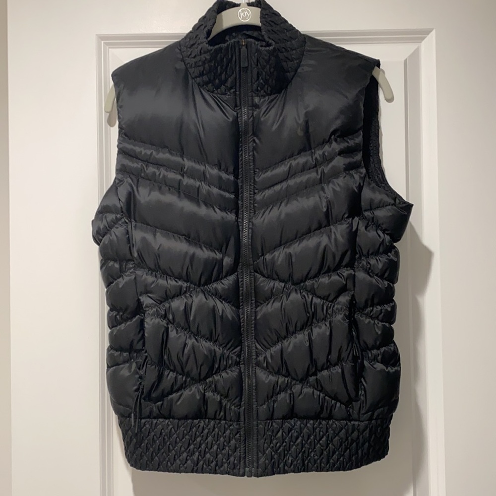 NIKE WOMENS DOWN VEST. Jet Black. M
LIKE NEW‼️